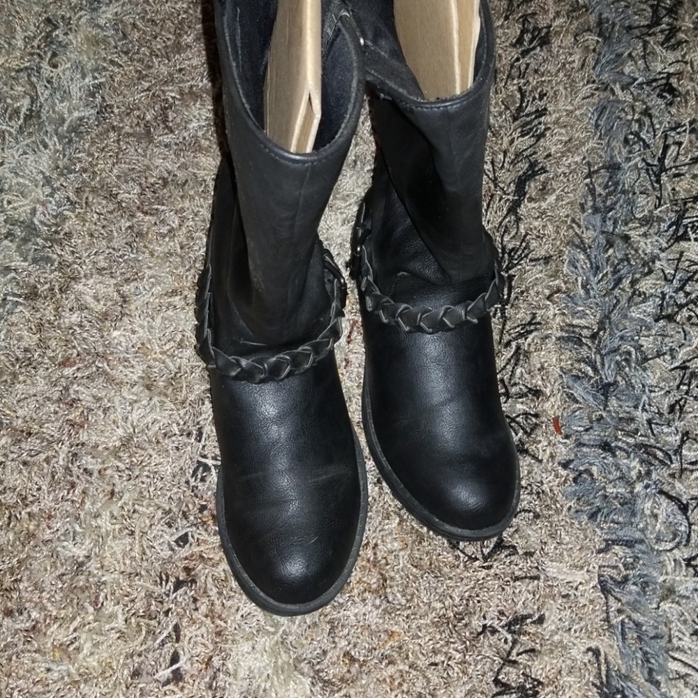 Cute black boots